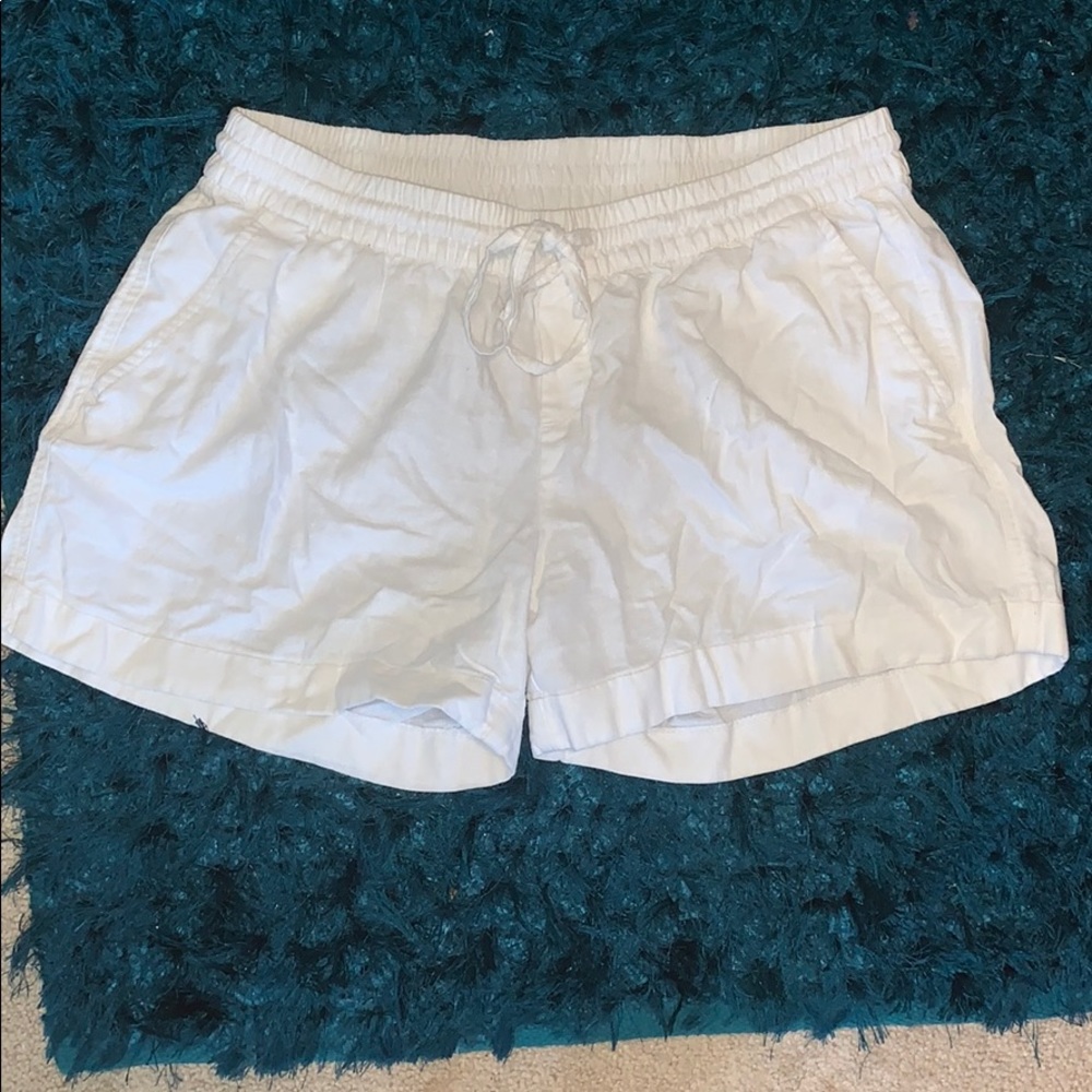 Linen white shorts with pockets